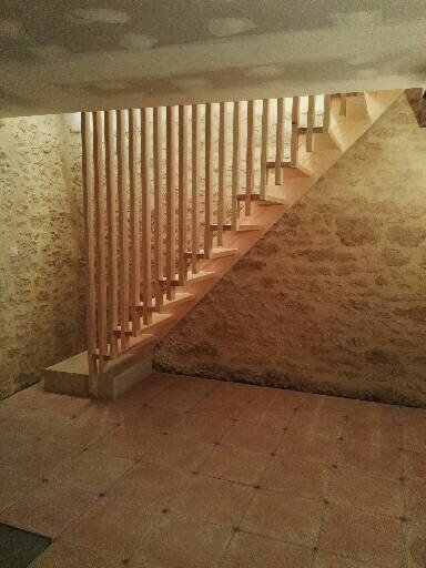 Rénovation d'Escalier Moderne en Bois Massif